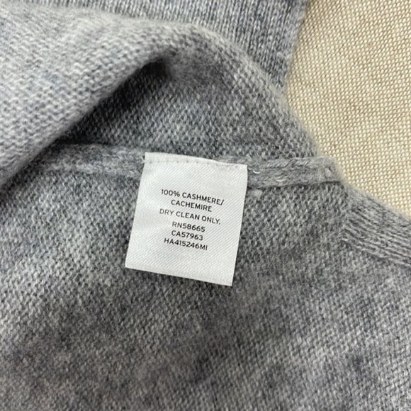 Halogen V-Neck Cashmere Sweater - Picture 8 of 8